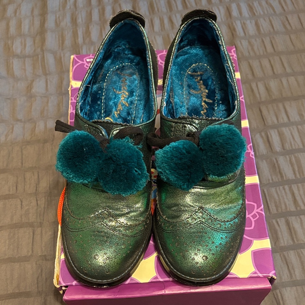 Beautiful Foil Green Irregular Choice Wing Tips!